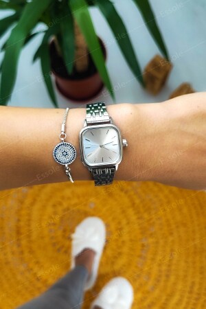 Retro-Damenarmbanduhr mit minimalistischem quadratischem Zifferblatt und Stahlarmband - Spectrum
