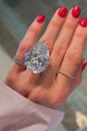 Riesiger Tropfen-Solitärring aus 14 Karat Gold - Crystal Diamond Zirconia
