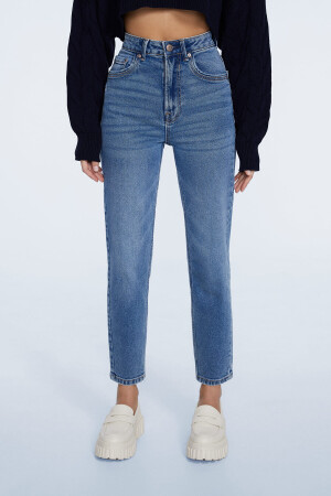 Schmal geschnittene Mom-Jeans - Stradivarius