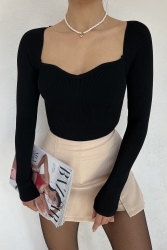 Schwarze Strickbluse mit herzförmigem Ausschnitt für Damen SL3396 - LE CARAMBOLE