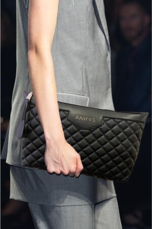 Schwarzes Damen-Portfolio und Clutch-Tasche im besonderen Design - Bahels