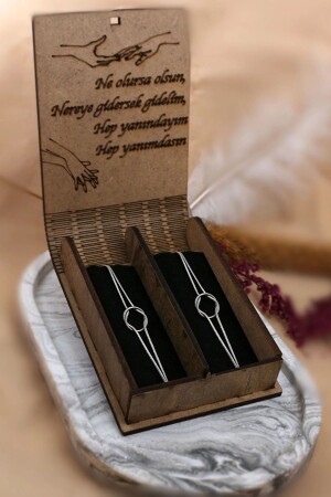 Set mit 2 versilberten und vergoldeten Knoten-Unendlichkeitsarmband mit Geschenkbox aus Holz mit Schriftzug - Dukkanka
