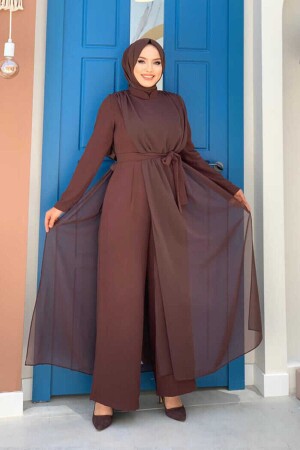 Şifon Pelerin Detay Bel Kuşaklı Tulum 3330 Kahverengi - Bym Fashion