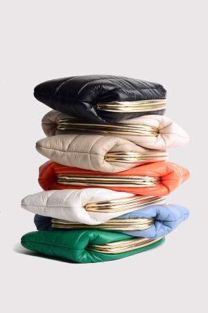 Siyah Kadın Şişme Puf Clutch Çanta - Berlesi