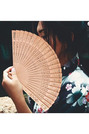 - Stylish Bamboo Natural Cooling Fan - Berg