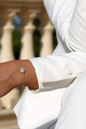 Stylish Solitaire Halo Bracelet in Light Box - Crystal Diamond Zirconia