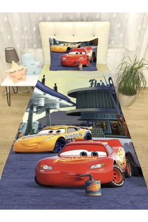 Tagesdecke und Kissen mit rotem und gelbem Automuster evortu1004 - Evpanya