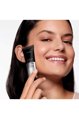 The One Make-Up Pro On Screen Finish 12 Hour Permanent Makeup Base - Oriflame