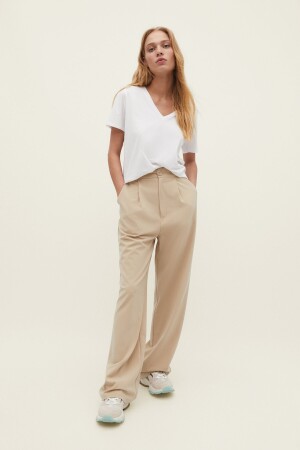 V-Neck Basic T-shirt - Stradivarius