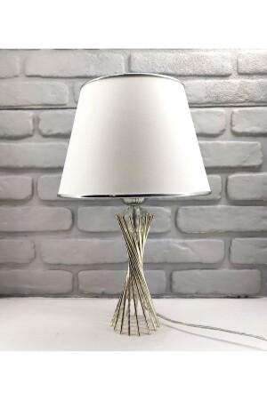 Versilberter Lampenschirm mit gedrehten Metallbeinen, Kristallglaskugel, mit Chromstreifen und weißem Stoffhut 365SS2078 - 365GUNSERİSONU