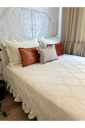 Vintage Bedspread with Embroidery Detail, Ecru Frilly Bedspread King Size - Decamor Home