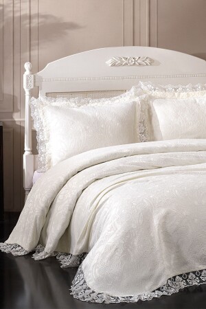 Violet Lace Bedspread (Cream) - Birhome