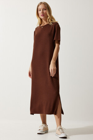 Women's Brown Crew Neck Knitted Ribbed Dress DZ00111 - Happiness İstanbul