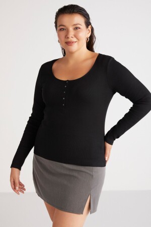 Zazanabb Women's Ribbed Look Body-hugging Deep Round Collar Buttoned Black Plus Size Blouse - Ethiquet